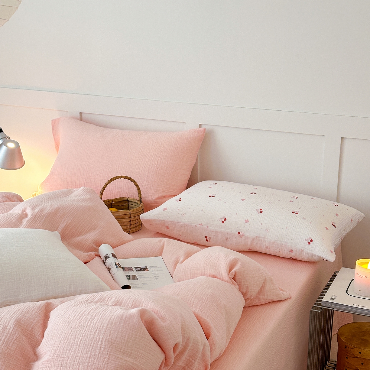 91家纺网 家纺一手货源 找家纺 玖弘家居 2026新款糖果印花色系皱皱纱四件套系列 蜜粉（蜜粉+粉樱浅印）