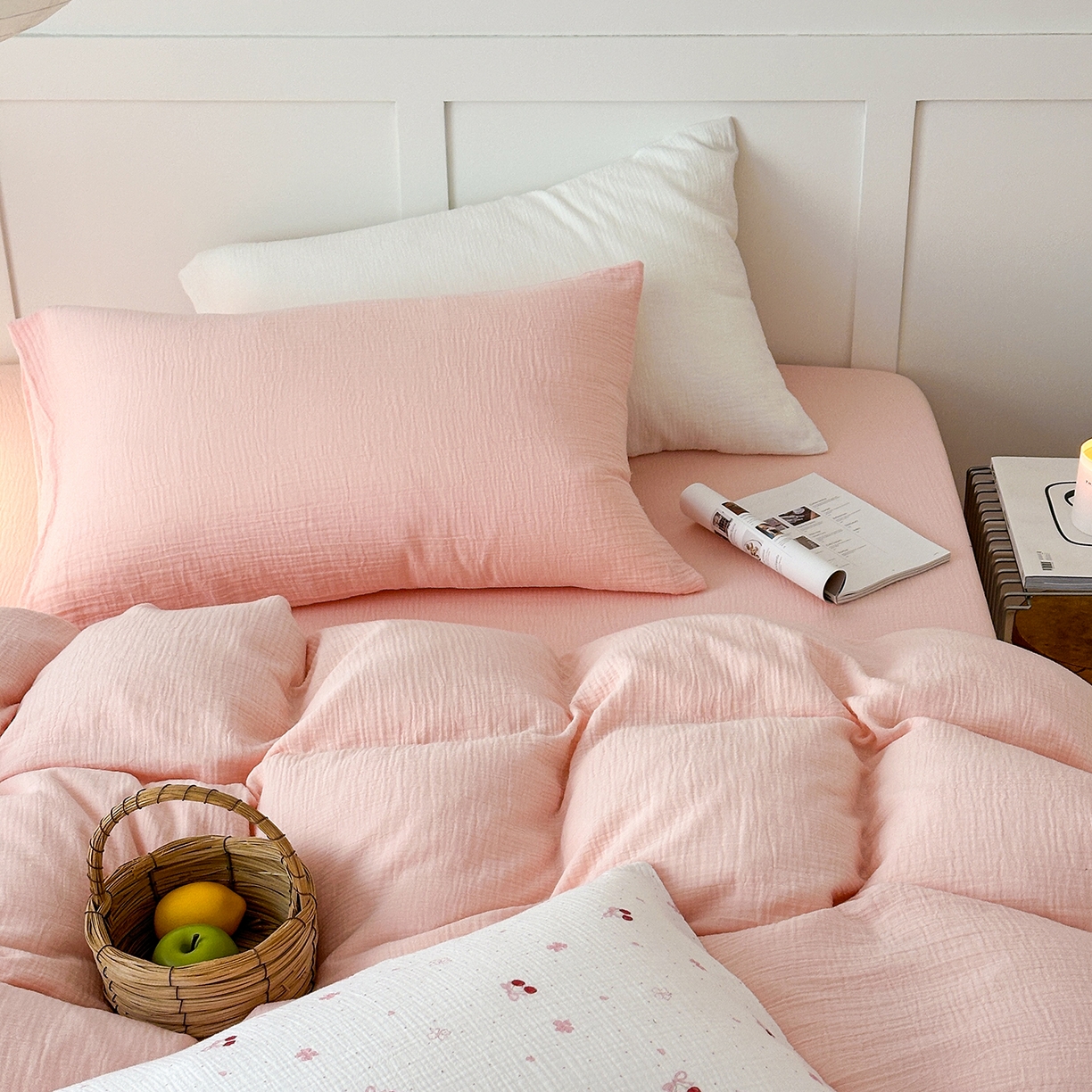 91家纺网 家纺一手货源 找家纺 玖弘家居 2026新款糖果印花色系皱皱纱四件套系列 蜜粉（蜜粉+月白）