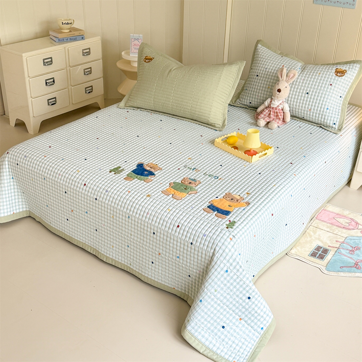 91家纺网 家纺一手货源 找家纺 优贝家纺 2026新款高克重水洗棉云感棉印+贴布绣卡通床盖夹棉软席三件套 熊熊乐园