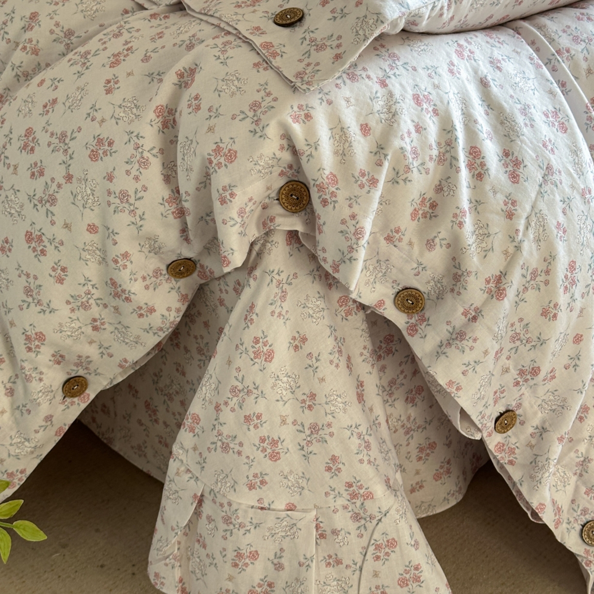 91家纺网 家纺一手货源 找家纺 （总）芯丝路枕业 2026新款印花双层纱纽扣款四件套