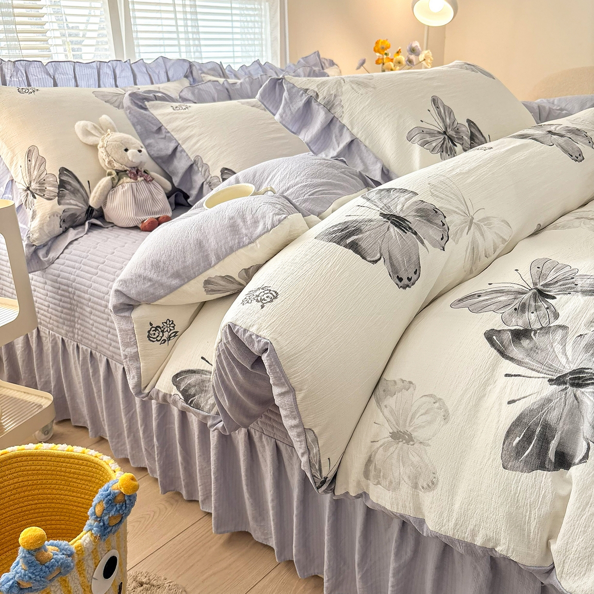 91家纺网 家纺一手货源 找家纺 畅畅家纺 2026新款春夏小清新泡芙双层纱床盖款四件套 蝴蝶飞舞