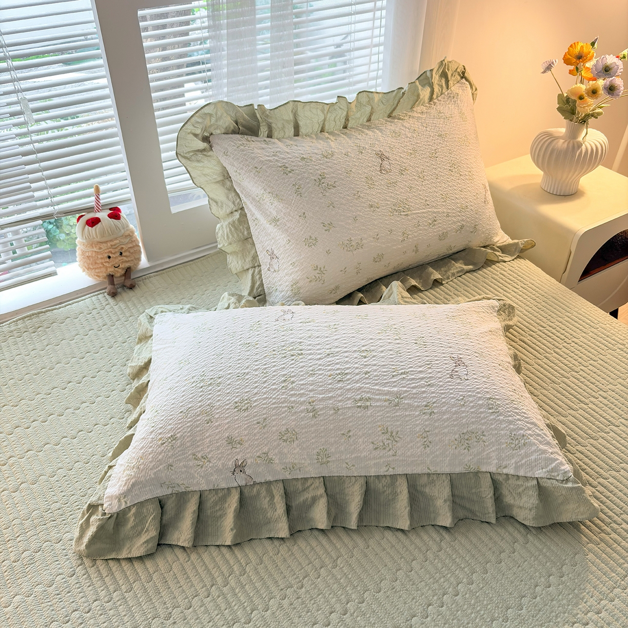 91家纺网 家纺一手货源 找家纺 畅畅家纺 2026新款春夏小清新泡芙双层纱床盖款四件套 乖乖兔