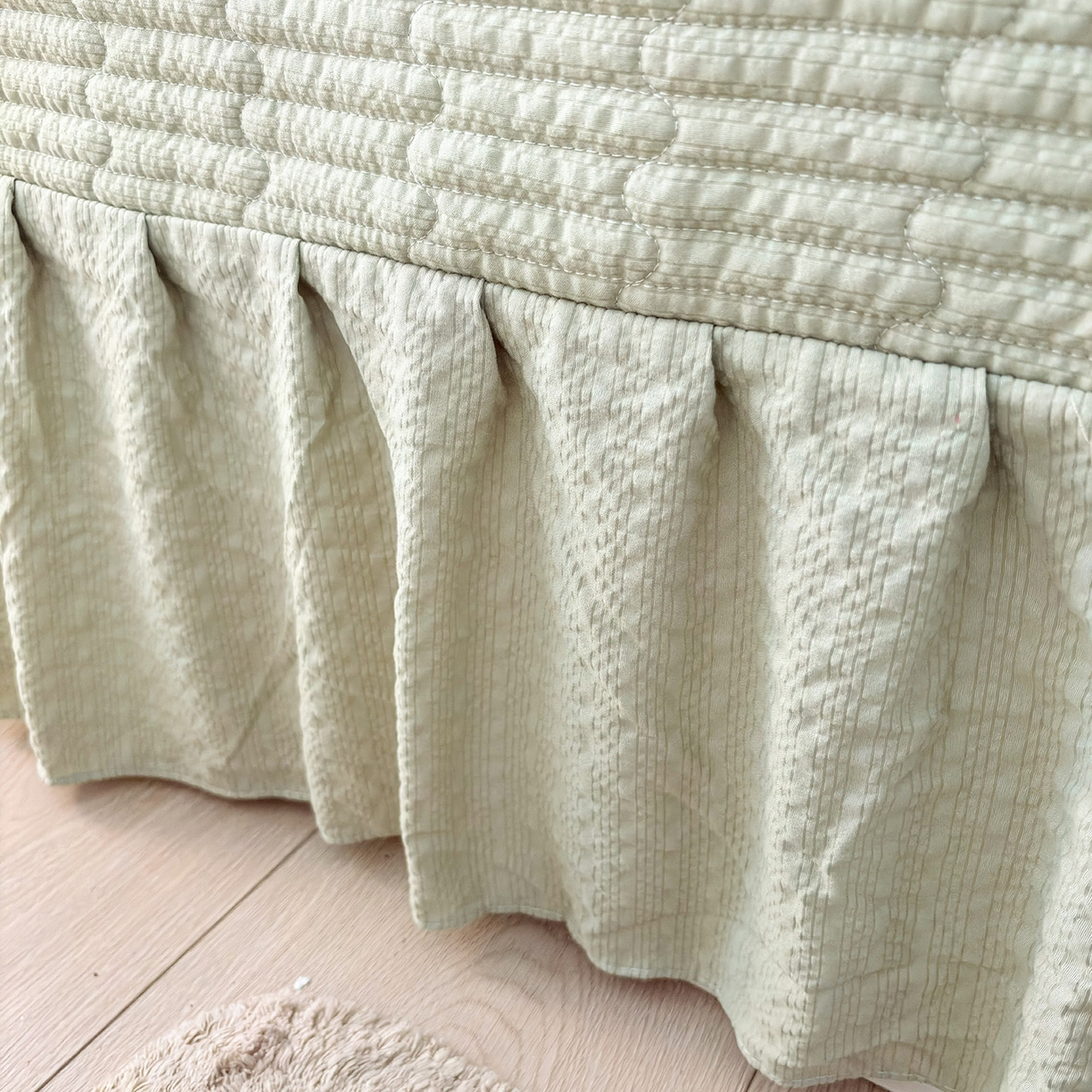 91家纺网 家纺一手货源 找家纺 畅畅家纺 2026新款春夏小清新泡芙双层纱床盖款四件套 乖乖兔