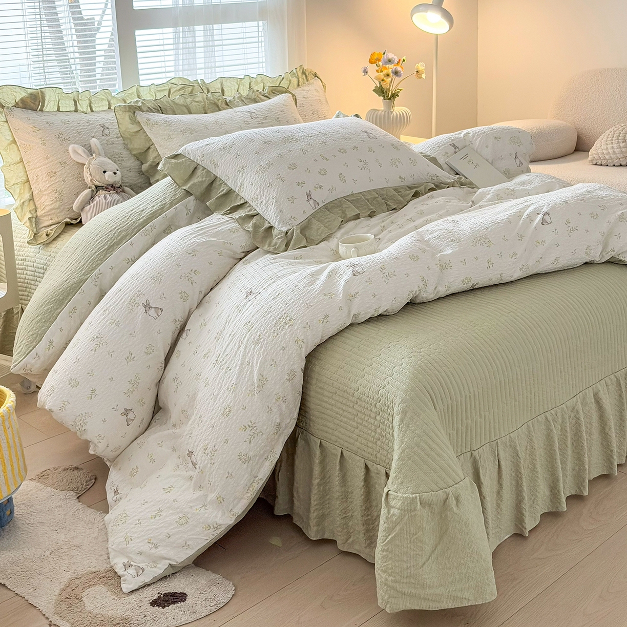 91家纺网 家纺一手货源 找家纺 畅畅家纺 2026新款春夏小清新泡芙双层纱床盖款四件套 乖乖兔