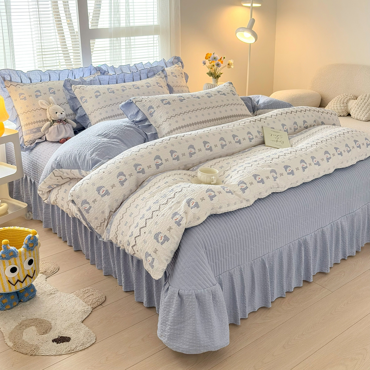 91家纺网 家纺一手货源 找家纺 畅畅家纺 2026新款春夏小清新泡芙双层纱床盖款四件套 小雪人-蓝