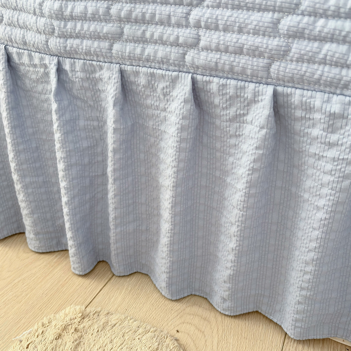 91家纺网 家纺一手货源 找家纺 畅畅家纺 2026新款春夏小清新泡芙双层纱床盖款四件套 小雪人-蓝