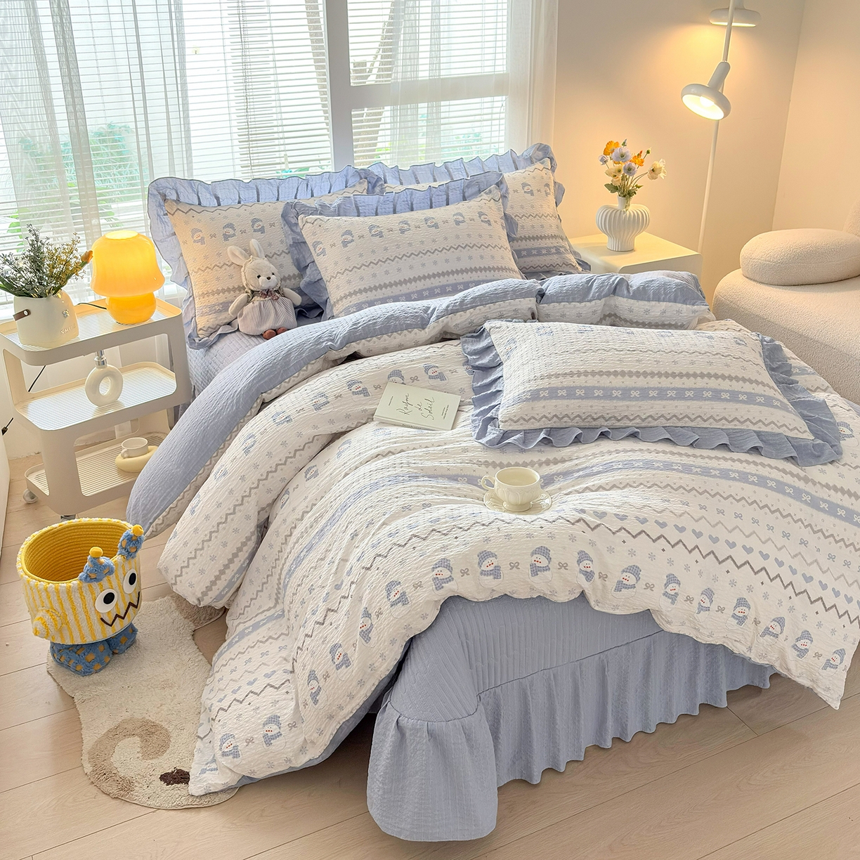 91家纺网 家纺一手货源 找家纺 畅畅家纺 2026新款春夏小清新泡芙双层纱床盖款四件套 小雪人-蓝