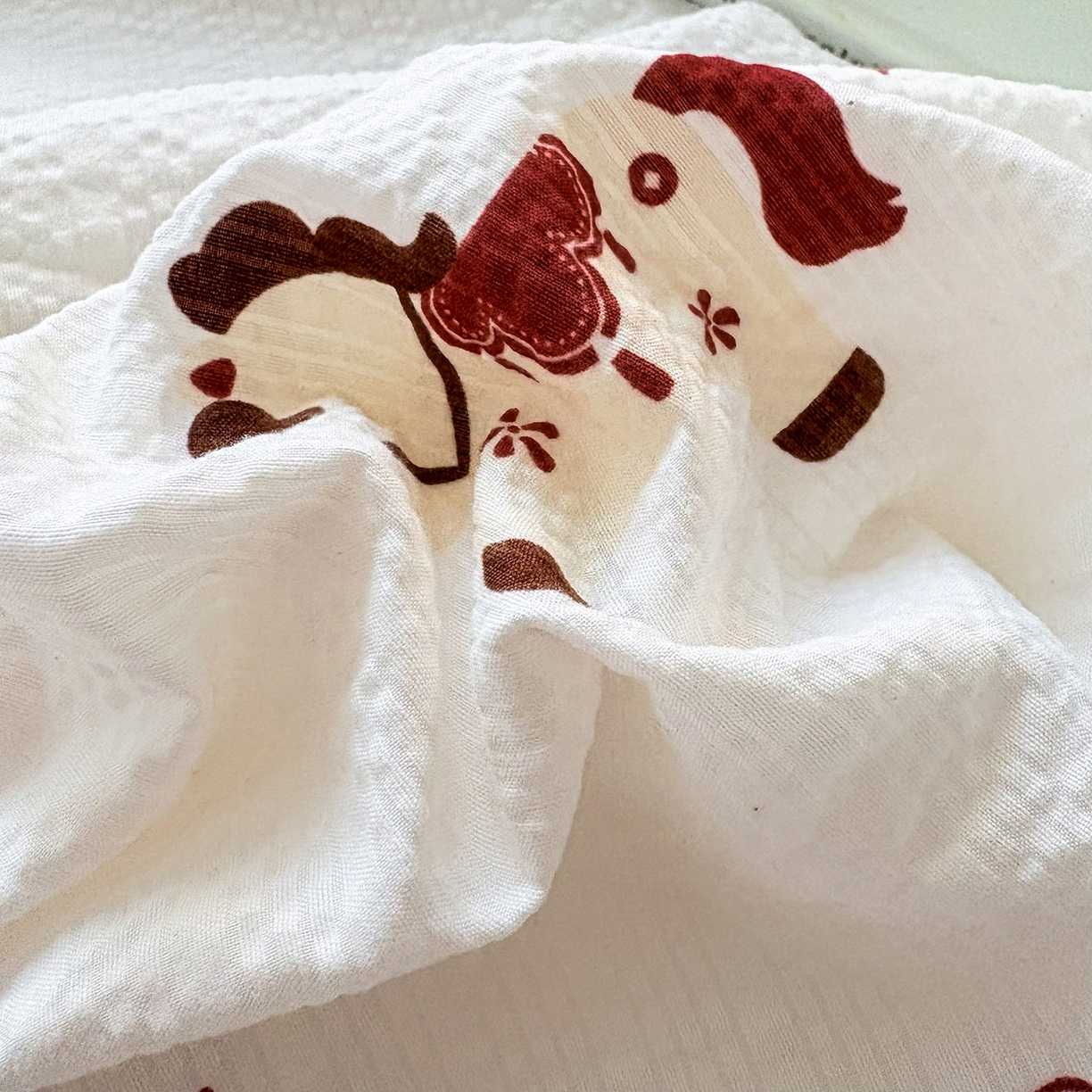 91家纺网 家纺一手货源 找家纺 畅畅家纺 2026新款春夏小清新泡芙双层纱床盖款四件套 鸿运小马