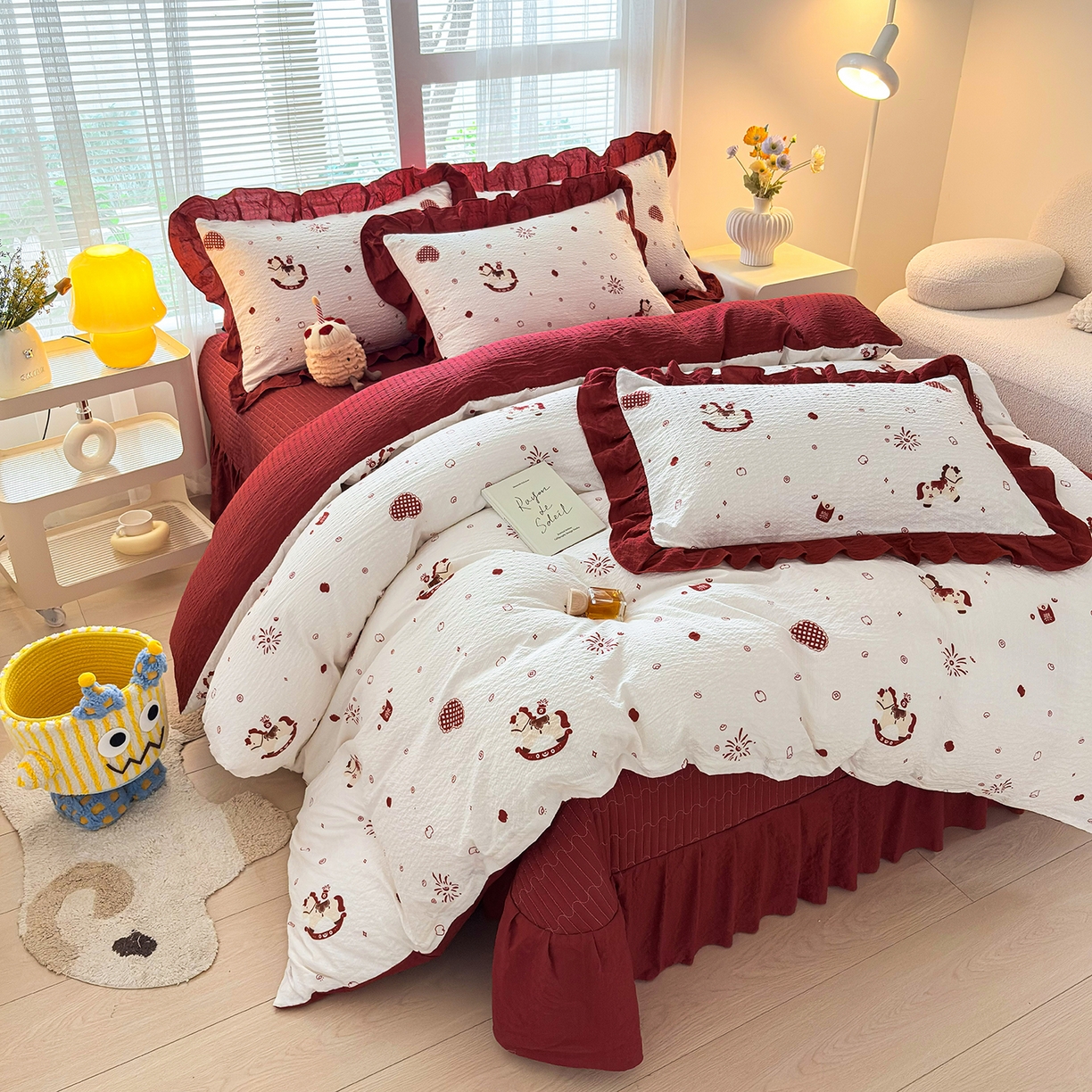 91家纺网 家纺一手货源 找家纺 畅畅家纺 2026新款春夏小清新泡芙双层纱床盖款四件套 鸿运小马