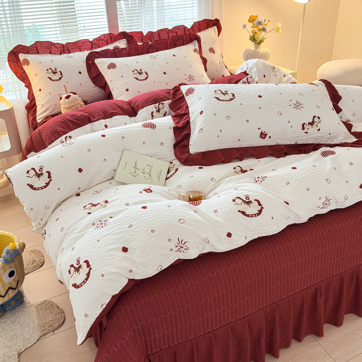 91家纺网 家纺一手货源 找家纺 畅畅家纺 2026新款春夏小清新泡芙双层纱床盖款四件套 鸿运小马