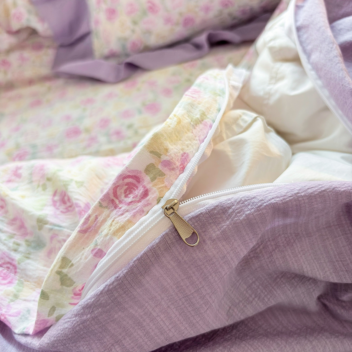 91家纺网 家纺一手货源 找家纺 畅畅家纺 2026新款春夏小清新泡芙双层纱床盖款四件套 水彩玫瑰