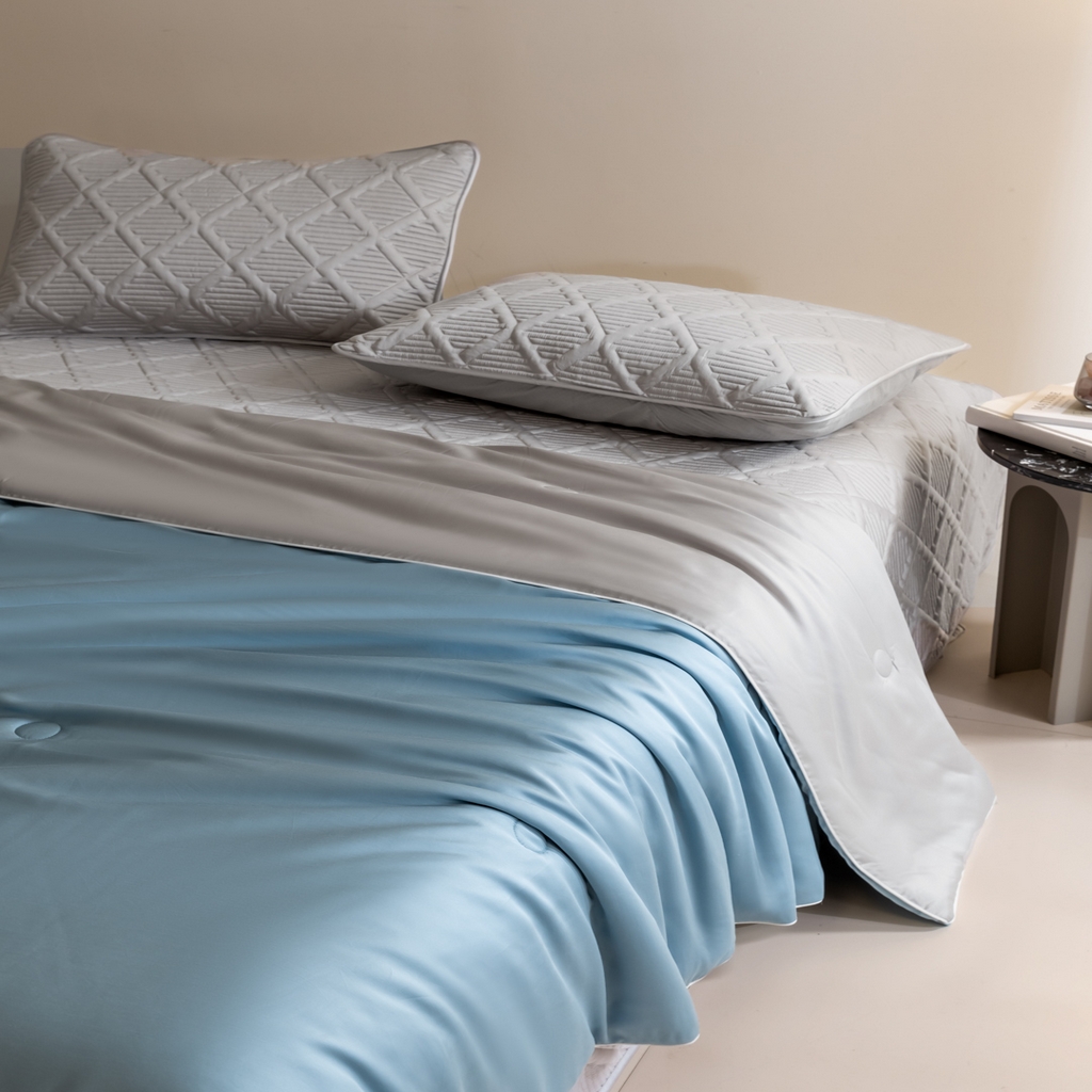 91家纺网 家纺一手货源 找家纺 吾诺家居 2026春夏新款双拼色莱赛尔天丝夏被夏凉被空调被-天纯系列 天丝-宾利蓝