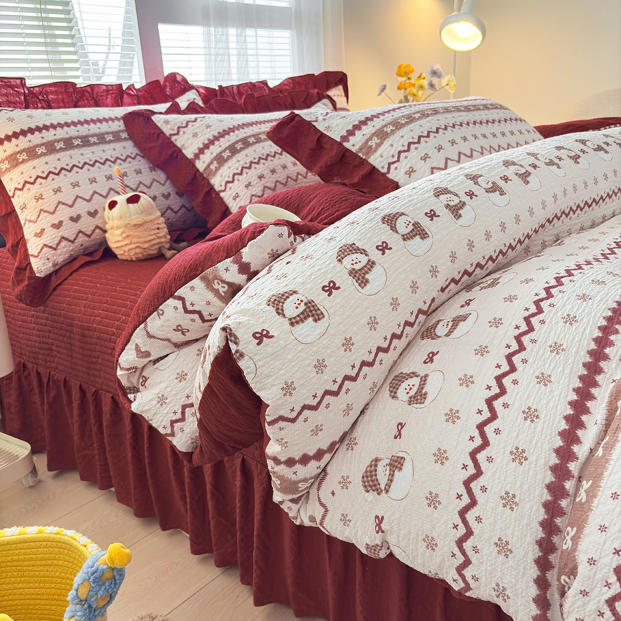 畅畅家纺 2026新款春夏小清新泡芙双层纱床盖款四件套 小雪人-红