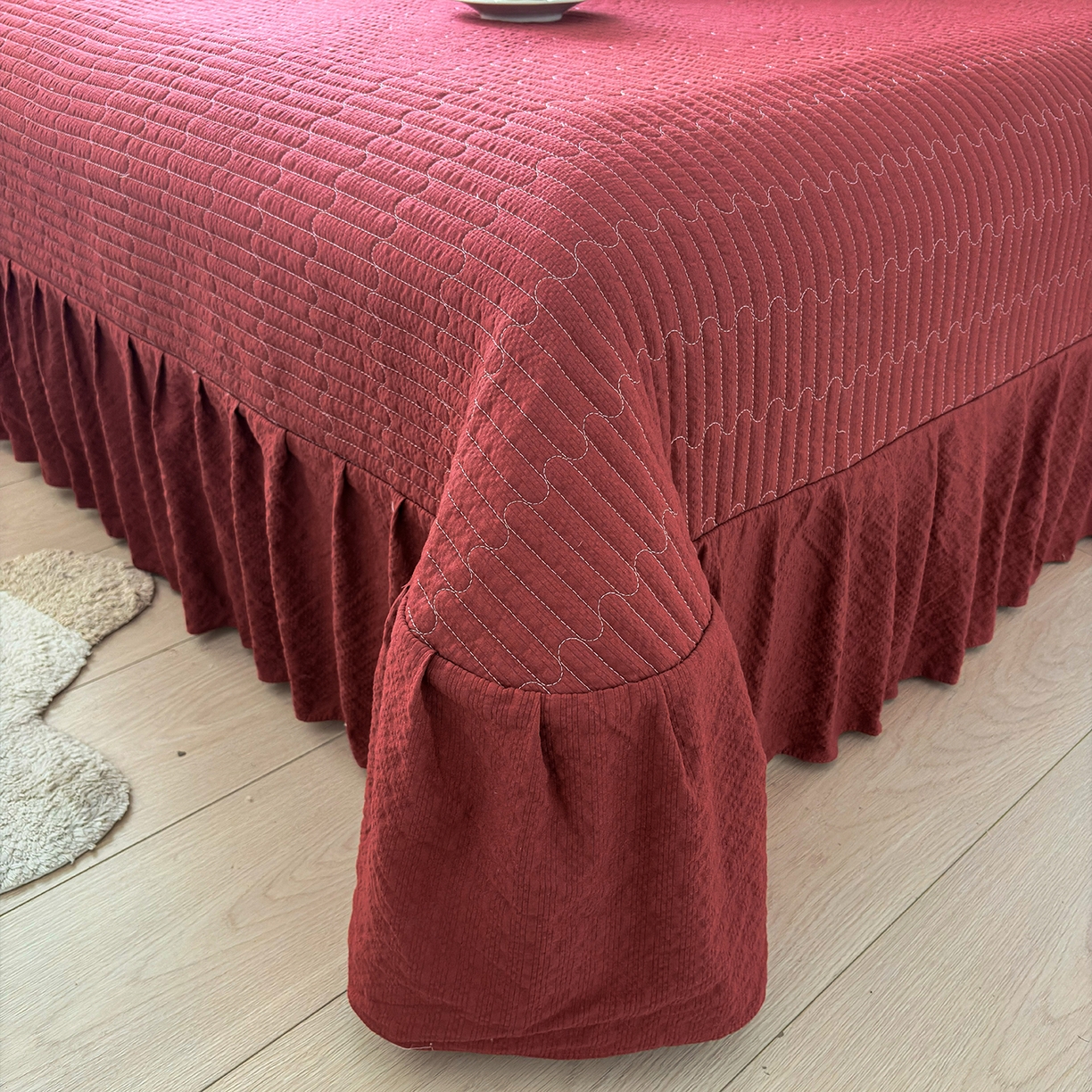 91家纺网 家纺一手货源 找家纺 畅畅家纺 2026新款春夏小清新泡芙双层纱床盖款四件套 小雪人-红