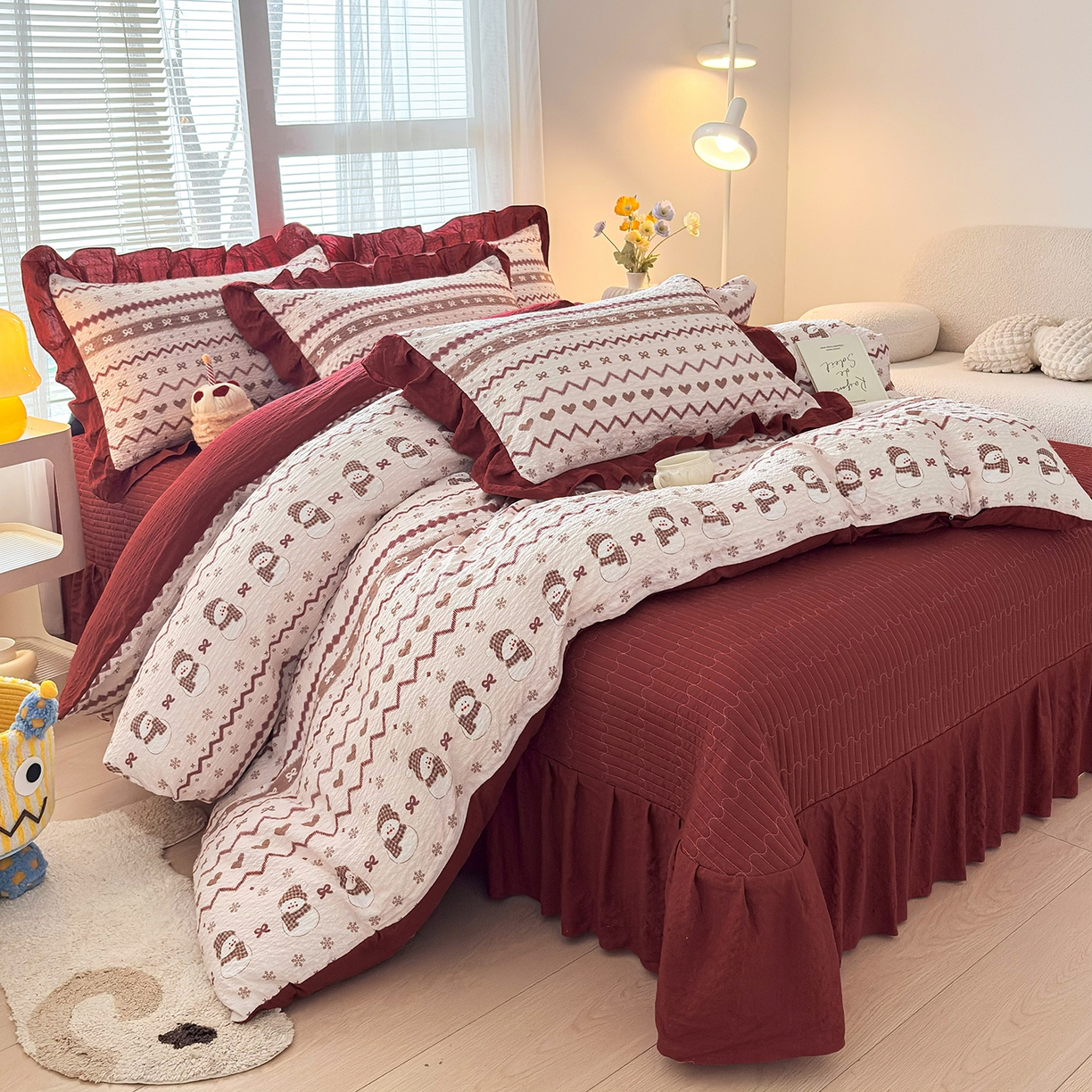 91家纺网 家纺一手货源 找家纺 畅畅家纺 2026新款春夏小清新泡芙双层纱床盖款四件套 小雪人-红