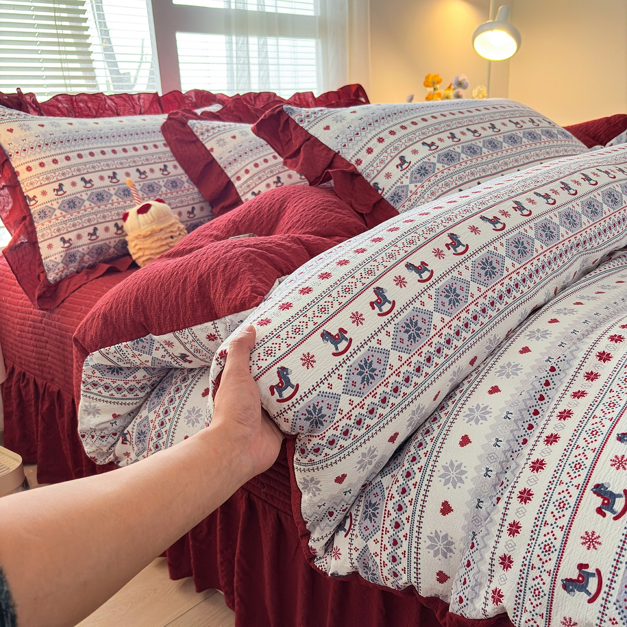 91家纺网 家纺一手货源 找家纺 畅畅家纺 2026新款春夏小清新泡芙双层纱床盖款四件套 爱心小马