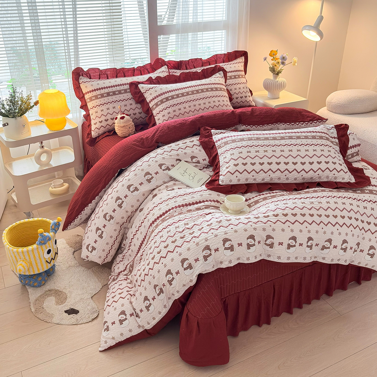 91家纺网 家纺一手货源 找家纺 畅畅家纺 2026新款春夏小清新泡芙双层纱床盖款四件套 小雪人-红