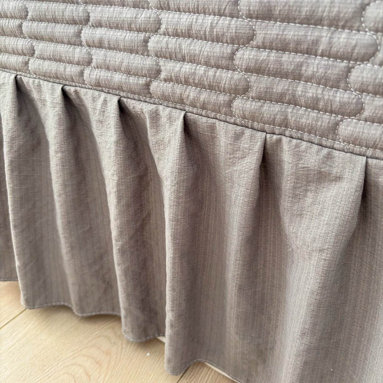 91家纺网 家纺一手货源 找家纺 畅畅家纺 2026新款春夏小清新泡芙双层纱床盖款四件套 蝴蝶结-灰