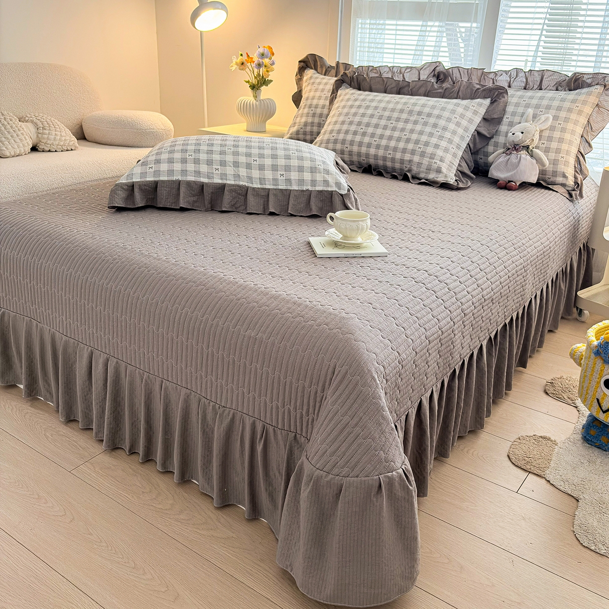 91家纺网 家纺一手货源 找家纺 畅畅家纺 2026新款春夏小清新泡芙双层纱床盖款四件套 蝴蝶结-灰