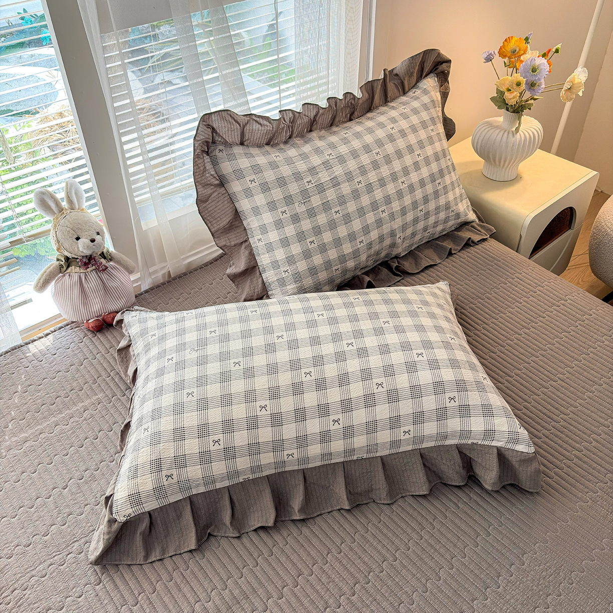 91家纺网 家纺一手货源 找家纺 畅畅家纺 2026新款春夏小清新泡芙双层纱床盖款四件套 蝴蝶结-灰