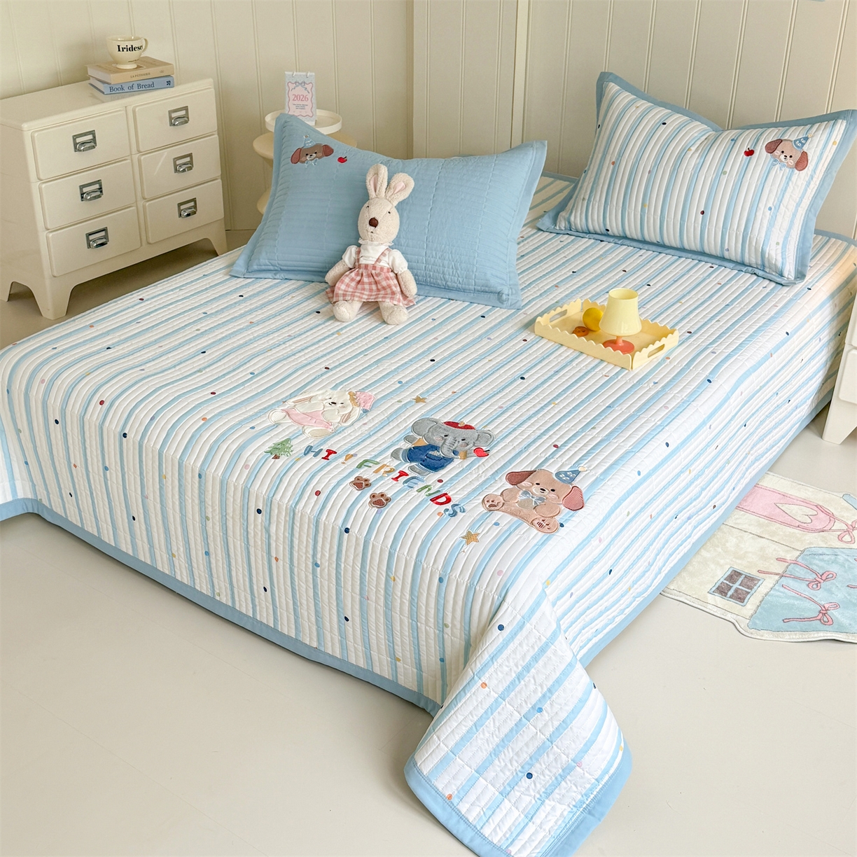 91家纺网 家纺一手货源 找家纺 绒棉世家 2026新款高克重水洗棉云感棉印+贴布绣卡通床盖夹棉软席三件套 萌犬乐园