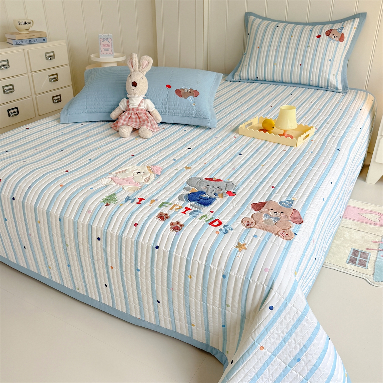 91家纺网 家纺一手货源 找家纺 绒棉世家 2026新款高克重水洗棉云感棉印+贴布绣卡通床盖夹棉软席三件套 萌犬乐园