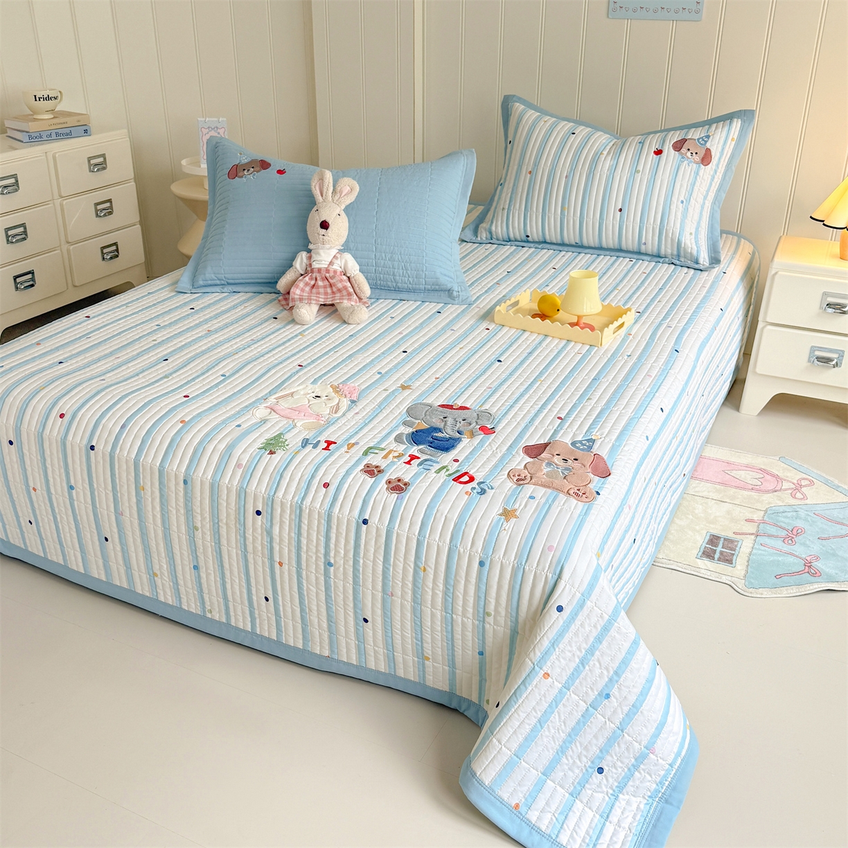 91家纺网 家纺一手货源 找家纺 绒棉世家 2026新款高克重水洗棉云感棉印+贴布绣卡通床盖夹棉软席三件套 萌犬乐园