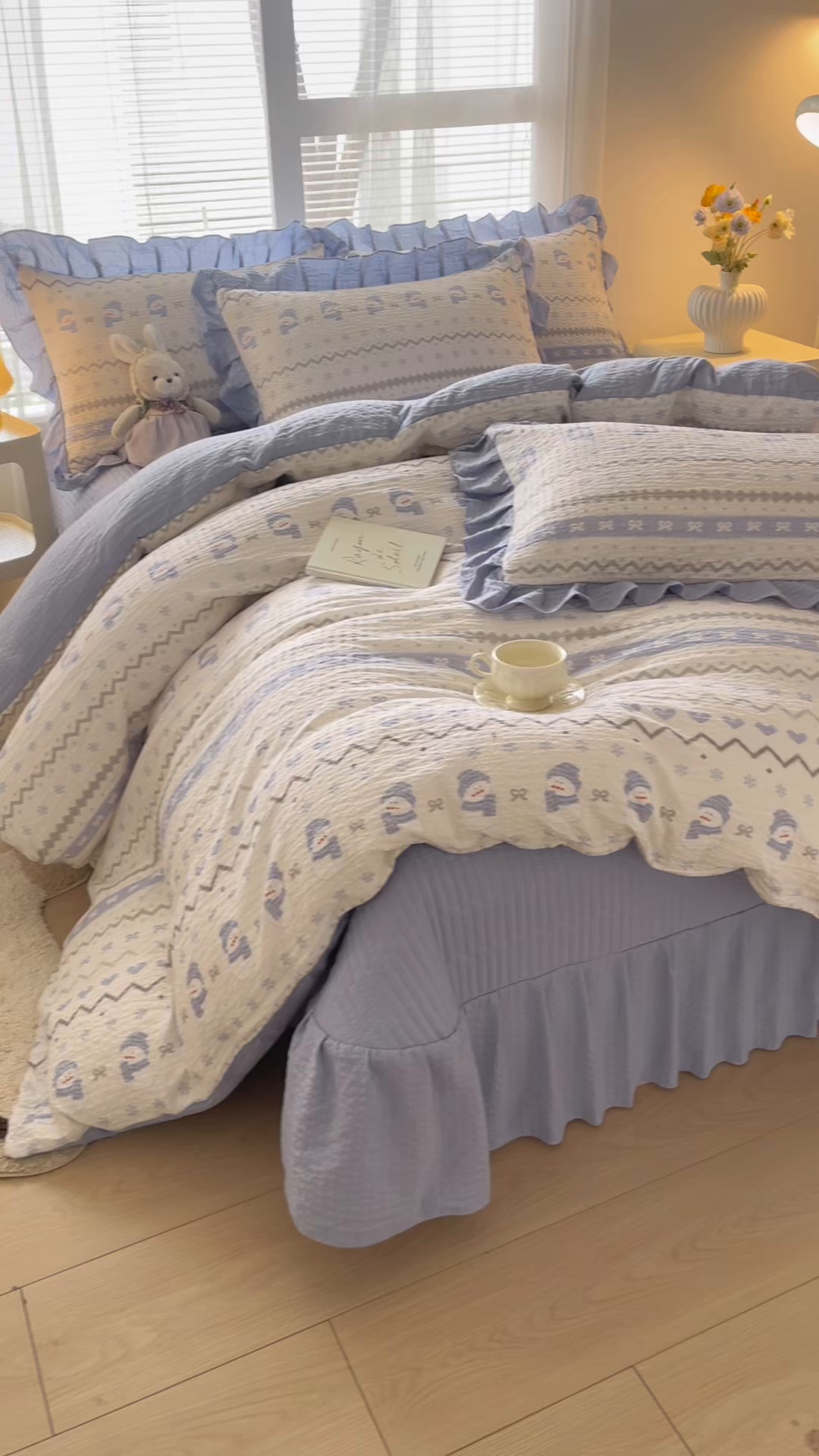 91家纺网 家纺一手货源 找家纺 畅畅家纺 2026新款春夏小清新泡芙双层纱床盖款四件套 小雪人-蓝