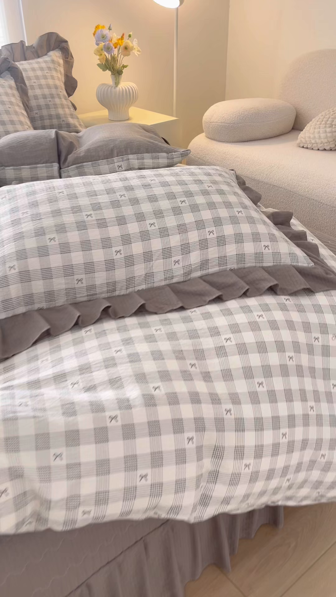 91家纺网 家纺一手货源 找家纺 畅畅家纺 2026新款春夏小清新泡芙双层纱床盖款四件套 蝴蝶结-灰