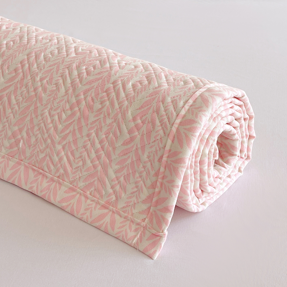 91家纺网 家纺一手货源 找家纺 金鑫汇家纺 2026春夏新款成人床新花型老粗布夹棉床盖软凉席席子可以机洗 初夏