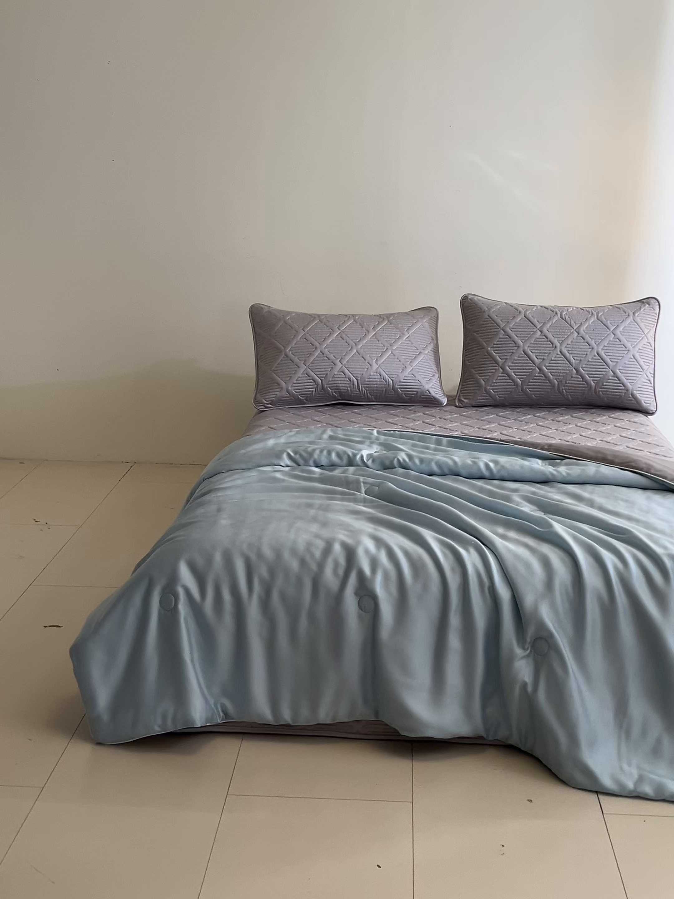 91家纺网 家纺一手货源 找家纺 吾诺家居 2026春夏新款双拼色莱赛尔天丝夏被夏凉被空调被-天纯系列 天丝-宾利蓝