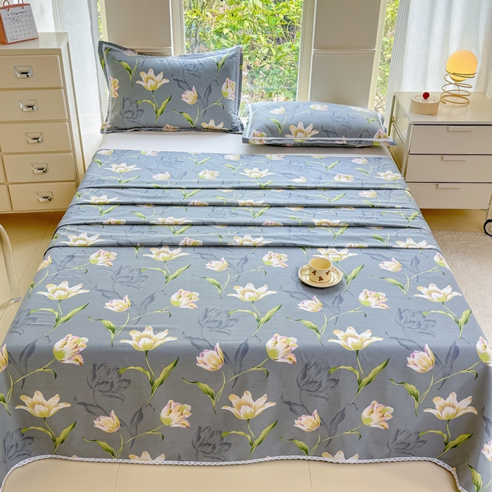 91家纺网 家纺一手货源 找家纺 梵克保罗 2026春夏原棉鱼骨棉老粗布花边印花床单软凉席席子三件套 花韵雅姿