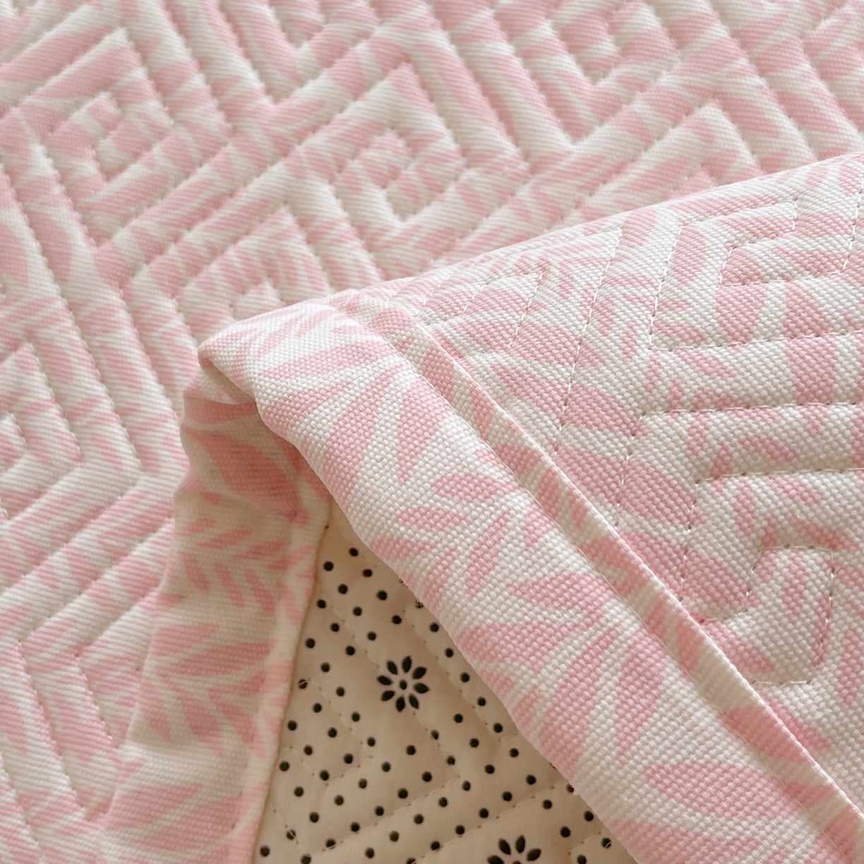 91家纺网 家纺一手货源 找家纺 金鑫汇家纺 2026春夏新款成人床新花型老粗布夹棉床盖软凉席席子可以机洗 初夏