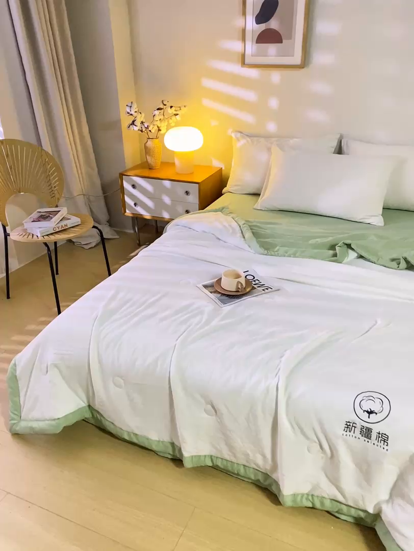 91家纺网 家纺一手货源 找家纺 憨豆  2026新款撞色双拼新疆棉花被夏被无印风水洗棉空调被夏凉被子（常年有货） 棉朵-果绿白