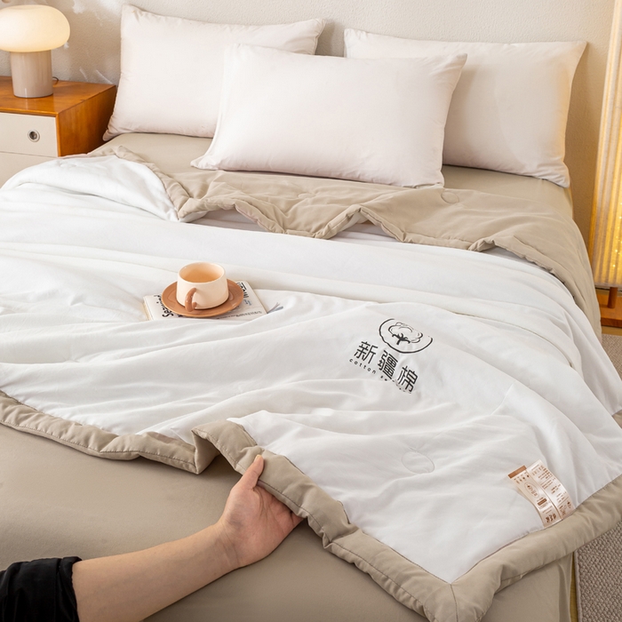 91家纺网 家纺一手货源 找家纺 憨豆  2026新款撞色双拼新疆棉花被夏被无印风水洗棉空调被夏凉被子（常年有货） 棉朵-卡其白