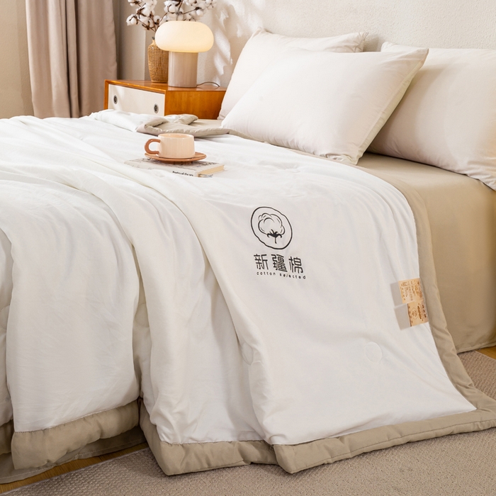 91家纺网 家纺一手货源 找家纺 憨豆  2026新款撞色双拼新疆棉花被夏被无印风水洗棉空调被夏凉被子（常年有货） 棉朵-卡其白