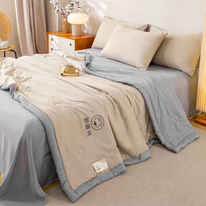 91家纺网 家纺一手货源 找家纺 憨豆  2026新款撞色双拼新疆棉花被夏被无印风水洗棉空调被夏凉被子（常年有货） 棉朵-卡其灰