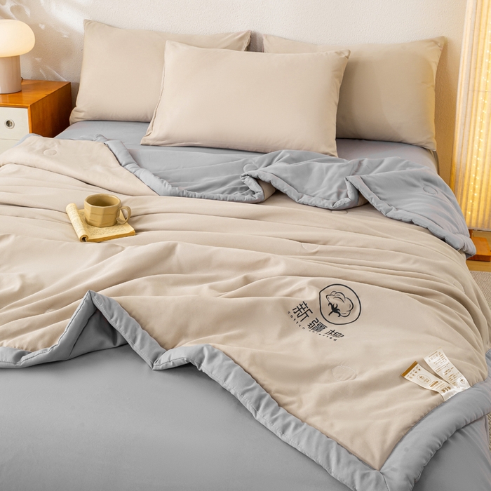 91家纺网 家纺一手货源 找家纺 憨豆  2026新款撞色双拼新疆棉花被夏被无印风水洗棉空调被夏凉被子（常年有货） 棉朵-卡其灰