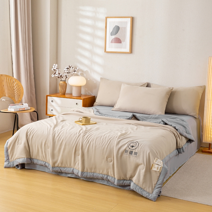 91家纺网 家纺一手货源 找家纺 憨豆  2026新款撞色双拼新疆棉花被夏被无印风水洗棉空调被夏凉被子（常年有货） 棉朵-卡其灰