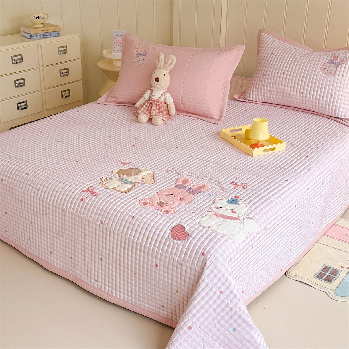 绒棉世家 2026新款高克重水洗棉云感棉印+贴布绣卡通床盖夹棉软席三件套 甜美兔兔