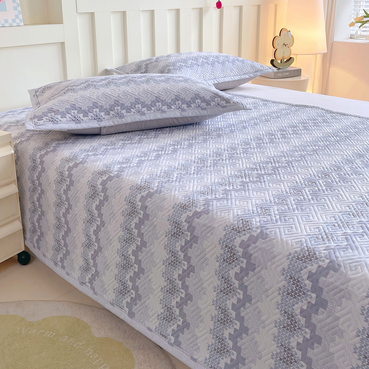 91家纺网 家纺一手货源 找家纺 金鑫汇家纺 2026春夏新款成人床新花型老粗布夹棉床盖软凉席席子可以机洗 燕南飞-蓝