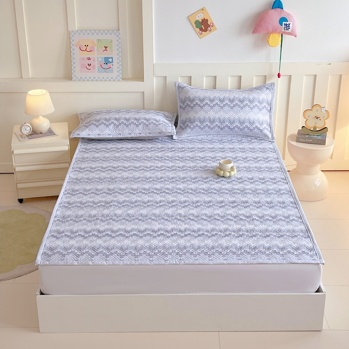 91家纺网 家纺一手货源 找家纺 金鑫汇家纺 2026春夏新款成人床新花型老粗布夹棉床盖软凉席席子可以机洗 燕南飞-蓝