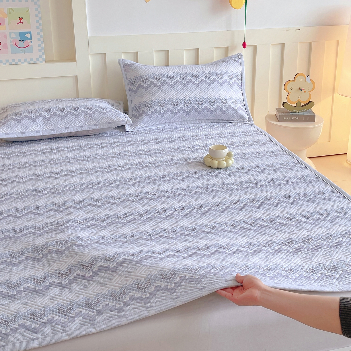 91家纺网 家纺一手货源 找家纺 金鑫汇家纺 2026春夏新款成人床新花型老粗布夹棉床盖软凉席席子可以机洗 燕南飞-蓝