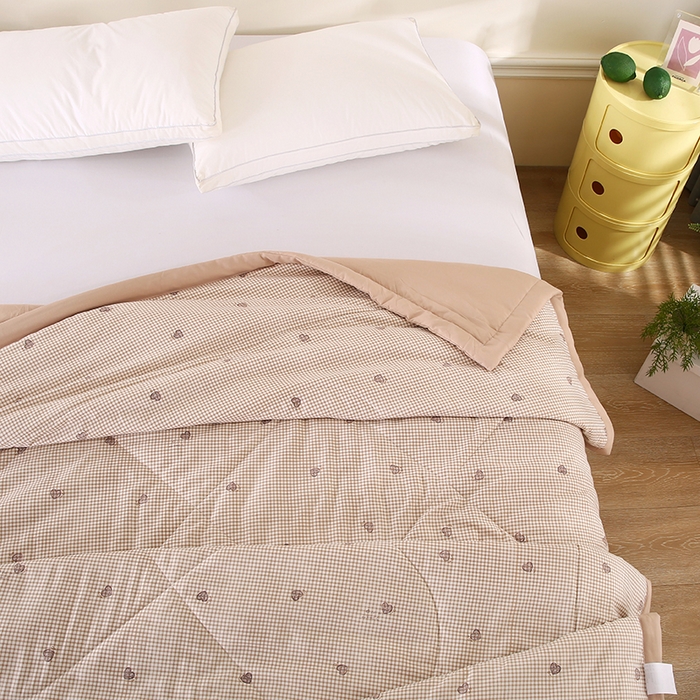 91家纺网 家纺一手货源 找家纺 欧朵 2026新款A类水洗棉夏被系列 爱心格