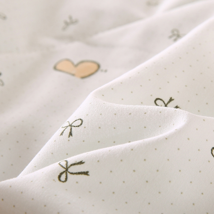 91家纺网 家纺一手货源 找家纺 欧朵 2026新款A类水洗棉夏被系列 爱心蝴蝶结