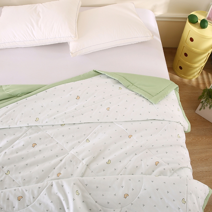 91家纺网 家纺一手货源 找家纺 欧朵 2026新款A类水洗棉夏被系列 爱心蝴蝶结