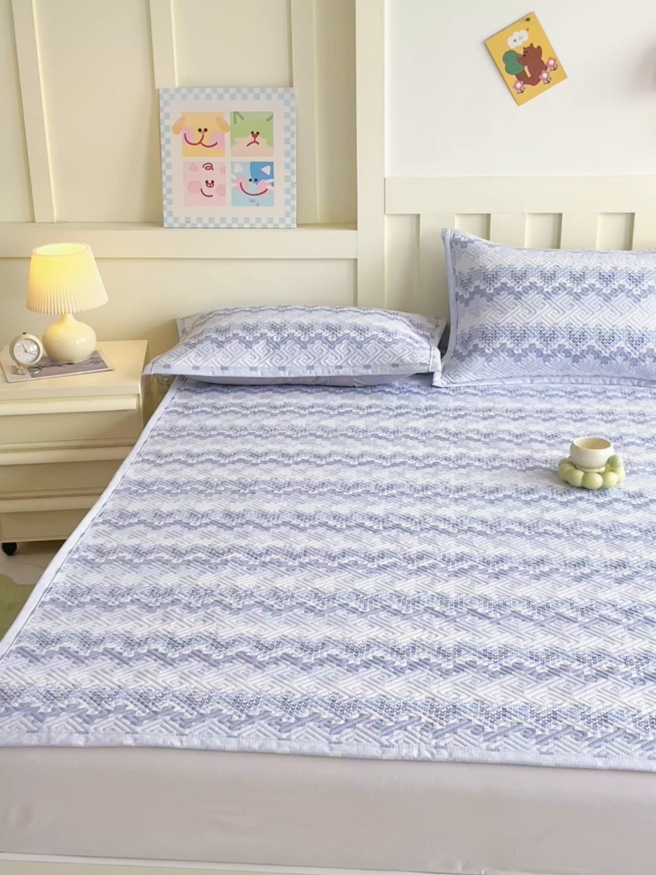 91家纺网 家纺一手货源 找家纺 金鑫汇家纺 2026春夏新款成人床新花型老粗布夹棉床盖软凉席席子可以机洗 燕南飞-蓝