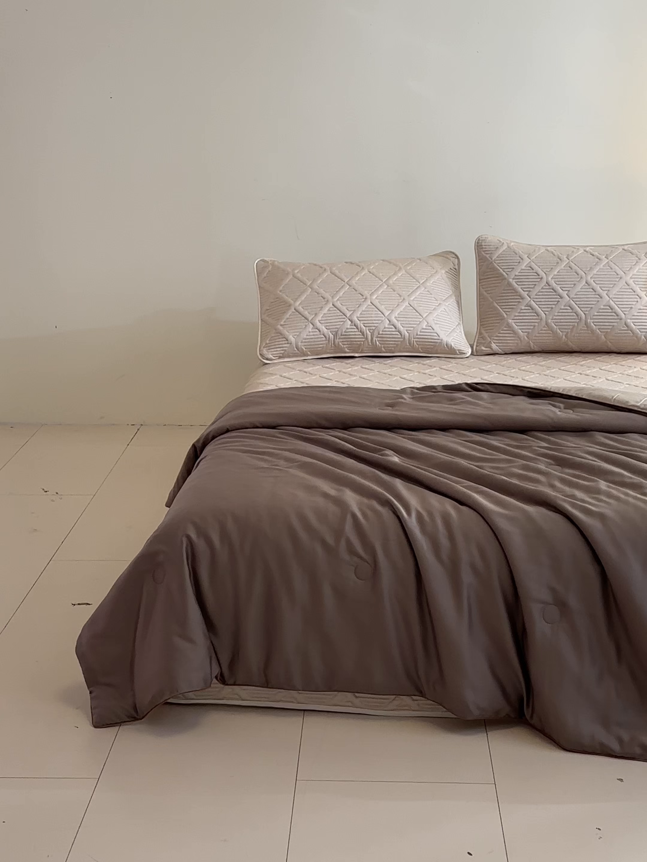 91家纺网 家纺一手货源 找家纺 吾诺家居 2026春夏新款双拼色莱赛尔天丝夏被夏凉被空调被-天纯系列 天丝-咖啡糖