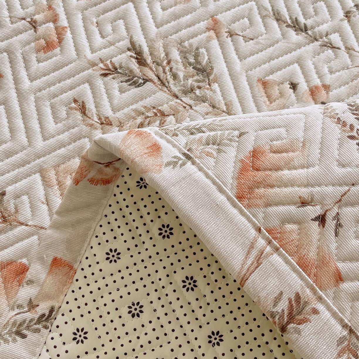 91家纺网 家纺一手货源 找家纺 金鑫汇家纺 2026春夏新款成人床新花型老粗布夹棉床盖软凉席席子可以机洗 月下花影·桔