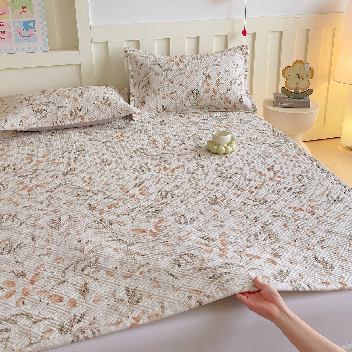 91家纺网 家纺一手货源 找家纺 金鑫汇家纺 2026春夏新款成人床新花型老粗布夹棉床盖软凉席席子可以机洗 月下花影·桔